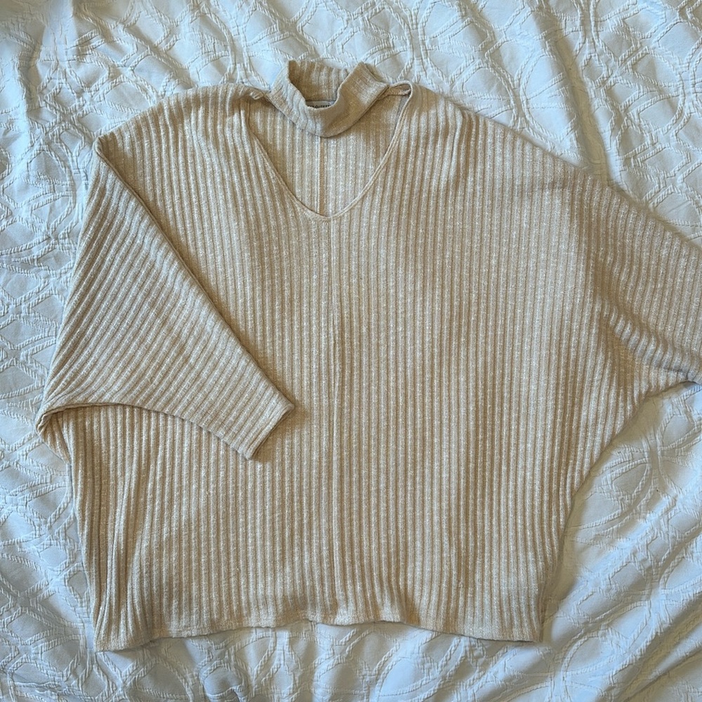 Cream urban outfitters sweater top with cutout neck detailing size XS - Picture 1 of 4